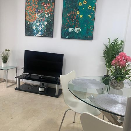 Beach And City Apartment A 50M De La Playa Fuengirola Exteriör bild